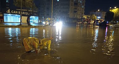 Kuvvetli yağış Mersin'i de vurdu