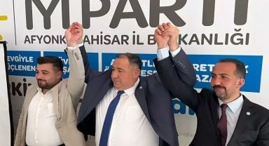 Memleket Partisi Bolvadin İlçe Başkanı Ali Peker, İYİ Parti'ye Katıldı.