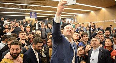 Mustafa Varank 'Uyumayan' gençlerle buluştu