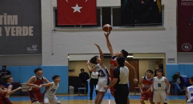 Okul Sporları Küçükler Basketbol Yarı Final Müsabakaları Afyonkarahisar'da başladı.