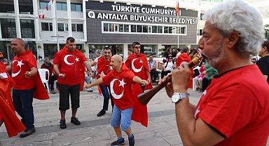 Özel gençlere davullu zurnalı asker uğurlaması