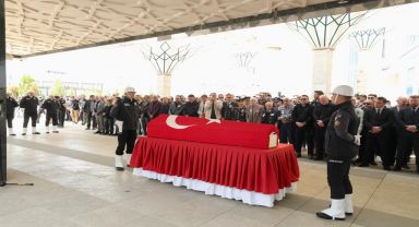 Patlayıcı madde imhasında şehit olan polisimiz son yolculuğuna uğurlandı.
