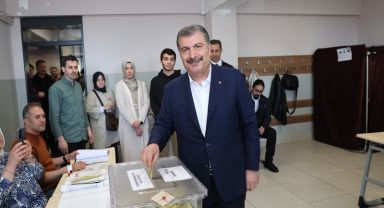Sağlık Bakanı Fahrettin Koca oy kullandı.