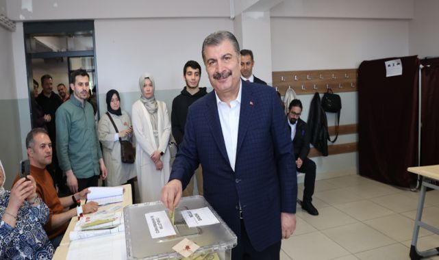 Sağlık Bakanı Fahrettin Koca oy kullandı.
