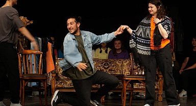 Sanat kenti Gölcük toplumu eğlendiriyor