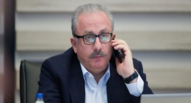 TBMM Başkanı Şentop, görevli öğretmen Altun'u tebrik etti.