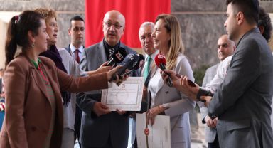TBMM'ye ilk gelen kadın milletvekili Ayşe Sibel Ersoy, mazbatasını teslim aldı.