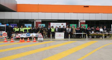 Uşak'ta Karayolu Trafik Haftası Etkinlikleri Özdilek AVM'de Gerçekleştirildi.