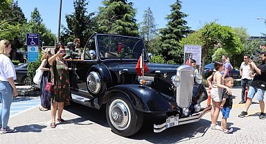 Atatürk'ün tören arabası İzmitlilerle buluşuyor