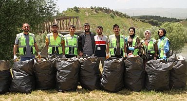 Bingöl'de 30 torba çöp toplandı