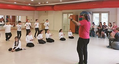 İlkokul öğrencileri Erasmus projesiyle enstrüman çalmayı öğrendi