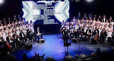 İzmir Aliağa'da TSM Korosu kulakların pasını sildi