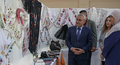 Kütahya'da üreten kadınların el emekleri görücüye çıktı