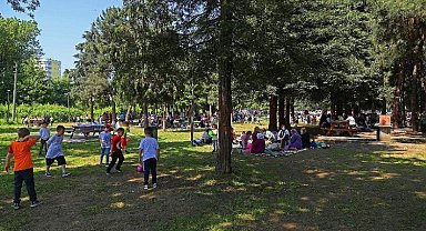 Sıcaktan bunalan mesire alanlarına koştu