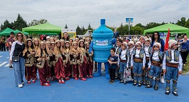 Su kahramanları şenlikte