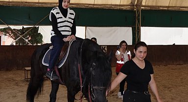 YADEV öğrencileri Atlı Spor'da doyasıya eğlendi