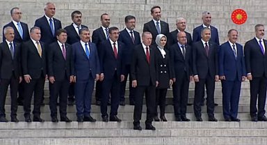 Yeni Kabine Anıtkabir'i ziyaret etti
