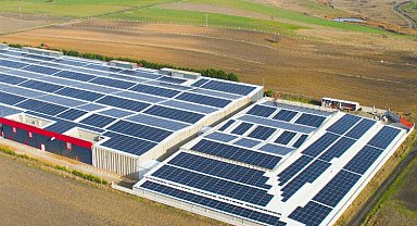 CW Enerji çatıları güneşle buluşturarak karbon salınımının önüne geçiyor