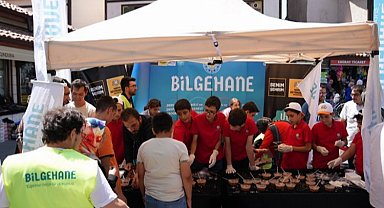 Konya'da Bilgehane öğrencileri aşure ikram etti