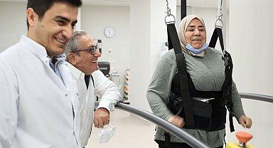 Kuveytli hasta Türkiye'de 'robot' desteğiyle yeniden doğdu