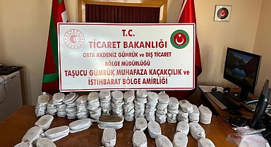 Taşucu Limanı'nda eş zamanlı uyuşturucu operasyon