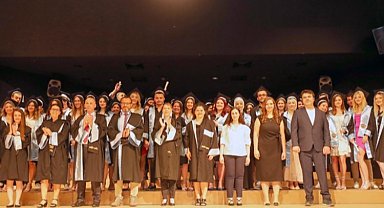 Trakya Üniversitesi'nde iki ayrı fakülte daha kep fırlattı