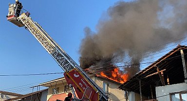 Düzce'de mahalleyi korkutan yangın