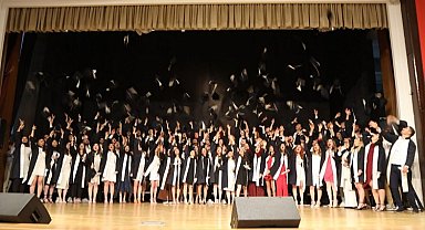 ERÜ Mimarlık'ta mezuniyet sevinci