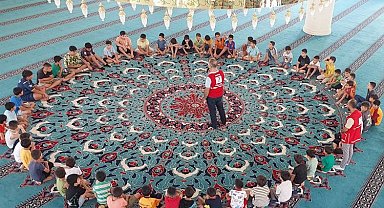 Kızılay Mardin Artuklu'dan Kur'an öğrencilerine ziyaret