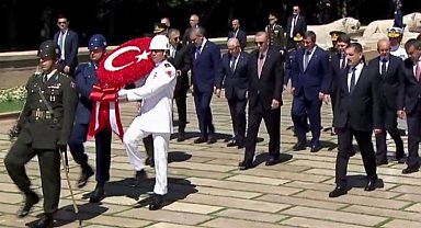 YAŞ üyeleri Ata'nın huzurunda