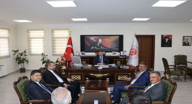 Kaymakam, Emirdağ ilçe başkanını ve yönetimini kabul etti.