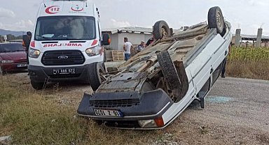 Pazaryeri'nde otomobil devrildi: 2 yaralı!