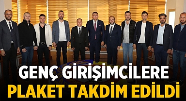 Afyonkarahisar'da genç girişimcilere plaket takdim edildi