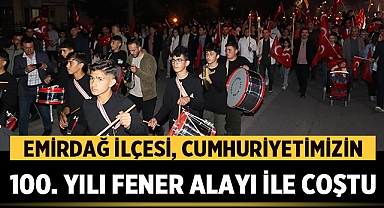 Afyonkarahisar'ın Emirdağ İlçesi, Cumhuriyetimizin 100. Yılı Fener Alayı ile Coştu