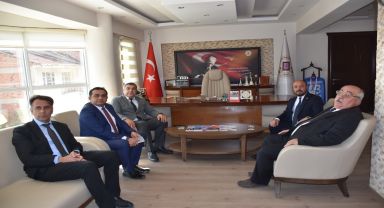Başkan İsmail Taylan, İl Milli Eğitim Müdürü Miraç Sünnetçi ve diğer yetkilileri ağırladı