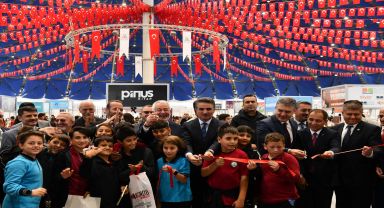 Isparta'da düzenlenen 6. Kitap Fuarı açıldı.