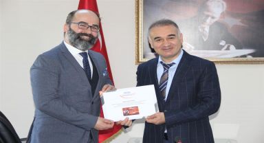 Muhtarlar Günü Programında Köy ve Mahalle Muhtarlarına Çelenk Sunuldu