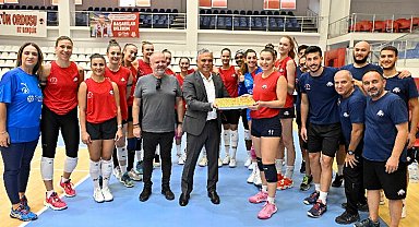 Muratpaşa'dan Sultanlar Ligi temsilcilerine moral ziyareti