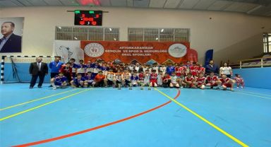 Afyonkarahisar'da Okul Sporları Müsabakalarında Birinci Olan Takımlar Ödüllendirildi