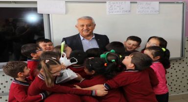 Afyonkarahisar Belediye Başkanı öğrencinin sınıf başkanı olabilmesi için sözünü tuttu