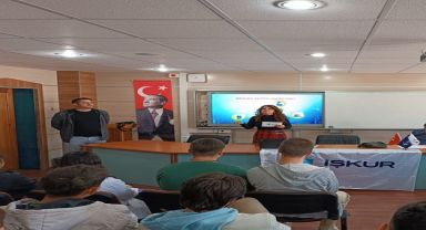 Afyonkarahisar Çalışma ve İş Kurumu, öğrencilere meslek seçiminin önemini anlattı.