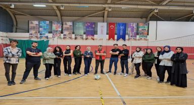 Gençlik Merkezi'nden Spor ve Kaynaşma: Afyonkarahisar'da Voleybol Keyfi!