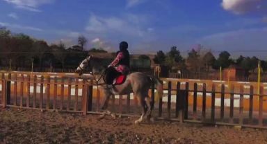 Afyonkarahisar Sandıklı'da At Çiftliği'nde binicilik kursları başladı