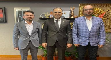 Ak Parti Milletvekili Hasan Arslan, Eğitim Bir-Sen Şube Başkanı ve Yardımcısını Meclis'te ağırladı.