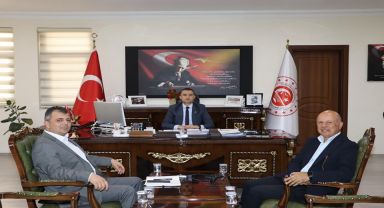 Koyuncu, Türkiye'nin ilk yumurta tozu imalat tesisiyle toplantı yaptı.