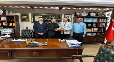 Emirdağ Belediye Başkanı, Kadın Kültür Evi ve Kooperatifinde yapılan çalışmalardan ötürü ödül aldı