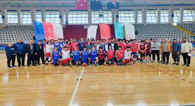 Afyonkarahisar'da Genç Erkekler Basketbol müsabakaları tamamlandı: İstek Anadolu Lisesi birinci oldu.