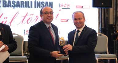 Sandıklı Belediye Başkanı Mustafa Çöl, başarılı belediye başkanı olarak ödüllendirildi