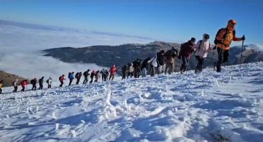 Afyonkarahisar'da Heyecan Verici Bir Tırmanış Etkinliği: Dünya Dağ Günü Kutlaması