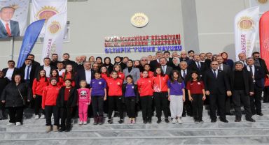 Afyonkarahisar'a Yeni Bir Soluk: Olimpik Yüzme Havuzu Açıldı!